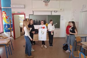 Učenici u Tisnom izrađivali hotel za kukce i kalendar sadnje